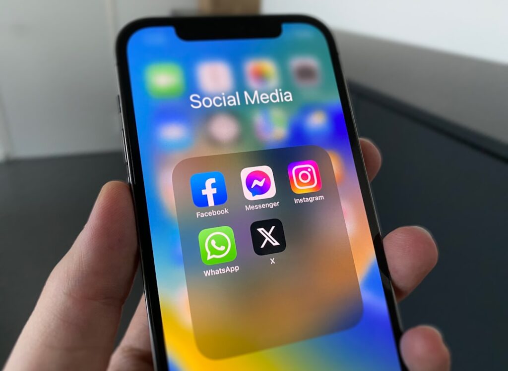 スマートフォンのSNSアプリ（イメージ写真）